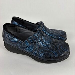 Softwalk Black, Blue Floral Clogs Oil/Slip Resistant